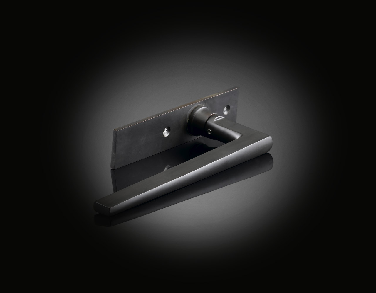 MZP02 Max Burchartz designed Lubetkin lift and slide custom pull handle on back plate in dark bronze finish from izé