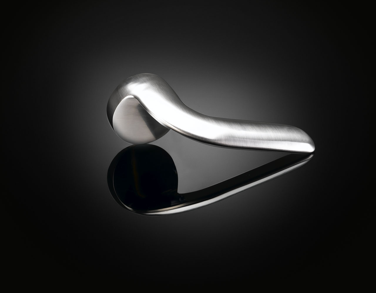 Sebastian Bergne Iota lever handle SEL01 in satin stainless steel by izé